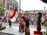 Penuh Semangat! SMP Negeri 1 Purwokerto Gelar Upacara Peringatan Hari Kartini